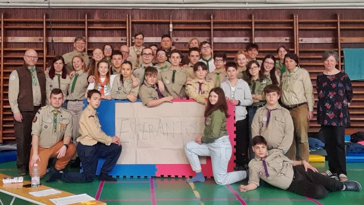 Scouts Húngaros Practican Esperanto en Encuentro